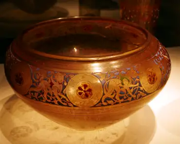 P1100177 Bowl, Syria, Mamluk period, 1350-1400, glass, enameled and gilded.
