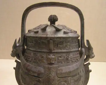 06 Ceremonial wine vessel, China, 12-11th century BC, bronze