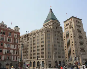 19 Peace hotel South (left; 1906), Peace hotel (center; 1929) and Bank of China (right; 1937).