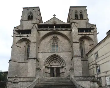 018 Facade of the abbey church.