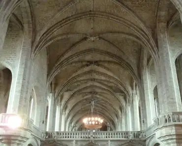 057 Main nave (18m tall). The tomb of Saint Robert de Turlande, founder of the abbey, in on the right side.