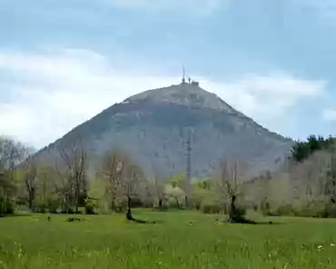 P1160804 Puy de Dôme is actually a double dome, 1465m tall, formed during two eruptions (a few centuries apart) around 11000 years ago. Blaise Pascal proved the...