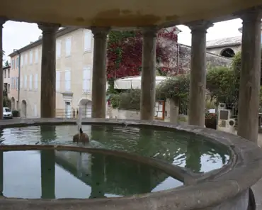 005 Lavoir, 1840, in the neoclassical style.