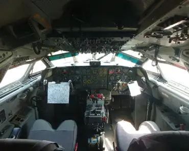 P1000134 Cockpit of a Caravelle aircraft.