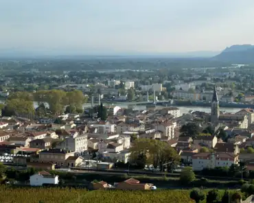 059 Tain l'Hermitage (foreground) and Tournon-sur-Rhône (background) are separated by the Rhone river.