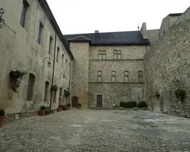 048 Castle: inner courtyard.