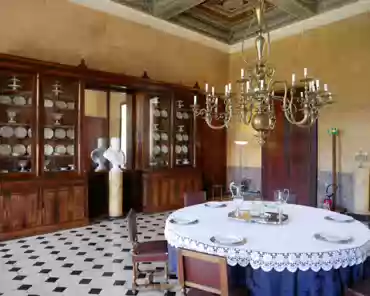 P1140450 Dining room, originally the antechamber prepared for the visit of Henri III. Transformed into a dining room in the 19th century.