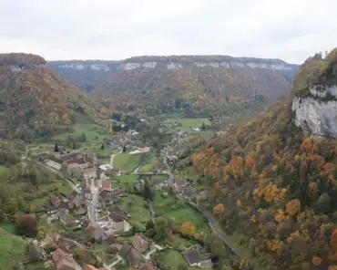 007 The village of Beaumes-les-Messieurs is located at the intersection of 3 valleys.