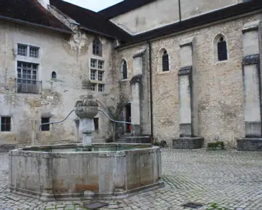 025 Courtyard of the canon priests. Until 1759 the priests of the abbey lived under the ecclesiastical rule. When the rule was abandonned the houses around the...