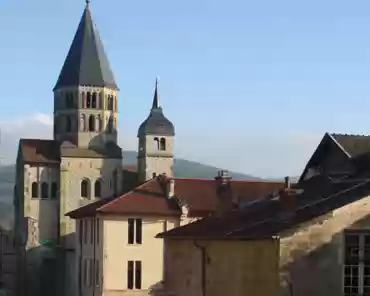 169 The power of the abbots of the late 12th century declines. In the 13th century, the Pope starts taxing the abbey, which financial situation further degrades....
