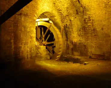 040 Wheel used to power up the water pump, which was operated thanks to horses until 1750.