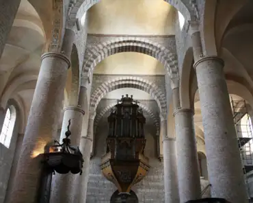 006 Romanesque nave, 11th century.