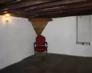 173 Negotiation room: in this part of the house the rooms are half-height. The room could be use for negotiations between the merchant and buyers away from...