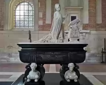 IMG_20200613_165636 Tomb of Diane de Poitiers, dating back from the time of her death. Her remains were buried in a regular tomb after the French Revolution of 1789, were put back...