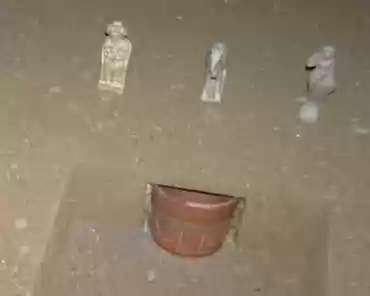118 Sometimes small statues were included in the tombs.