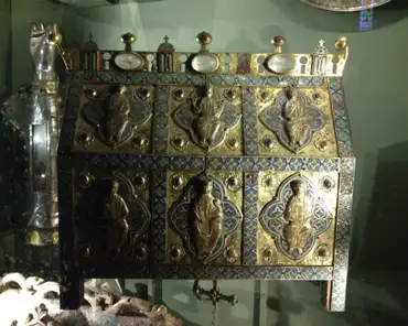 262 Reliquary: coper over wood with enamel, 1st half of the 13th century.