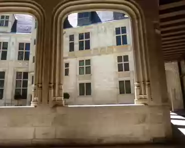10 Inner courtyard of the palace.