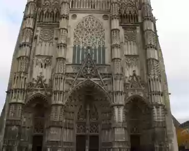 img_1436 Facade of St Gatien. The towers are around 70m high.