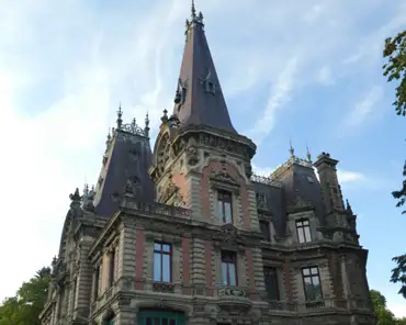 P1060774 Marbeaumont castle, 1903-1905. The architecture mixes several styles: Louis XIII, Renaissance roofs, Art nouveau.