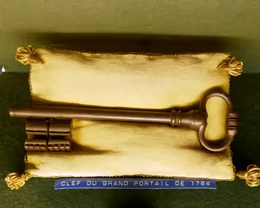 P1190381 Key of the grand doors, 1784.