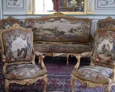IMG_7631 Chinese room, decorated by Huet in 1748. The Cahen d'Anvers family installed a set of Louis XV furniture depicting La Fontaine fables.