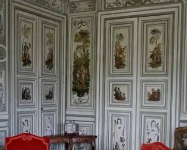 IMG_7632 Chinese room, decorated by Huet in 1748. The Cahen d'Anvers family installed a set of Louis XV furniture depicting La Fontaine fables.