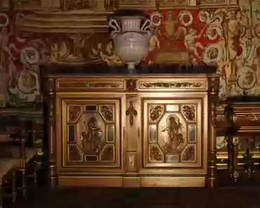 IMG_0695 Bedroom of Anne of Austria, who had it decorated by artists Charles Errard and Gilbert de Sève around 1660. The ceiling and panelling are by Cotelle and...