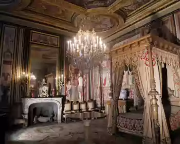 P1070128 Bedroom of Anne of Austria, who had it decorated by artists Charles Errard and Gilbert de Sève around 1660. The ceiling and panelling are by Cotelle and...