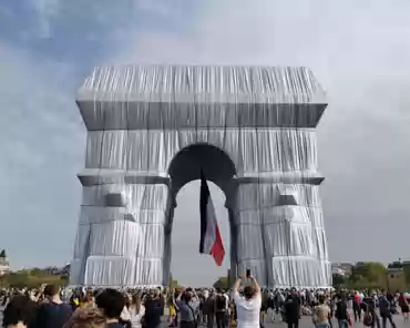 IMG_20210925_155522 Arc de triomphe wrapped, a project by late artists Christo (1935-2020) and Jeanne-Claude (1935-2009), 2021.