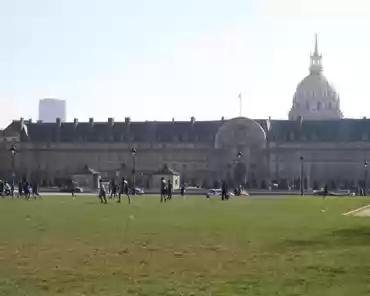 img_3326 The large lawn (487x250m; 1704) in front of les Invalides is called Esplanade des Invalides.