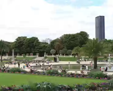 img_9992 Garden with the Montparnasse tower in the background.
