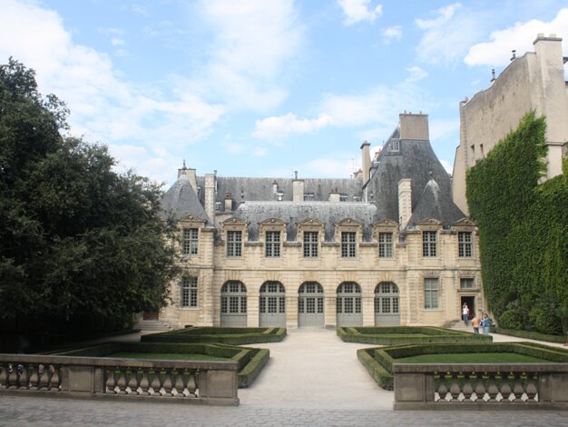 Hotel de Sully
