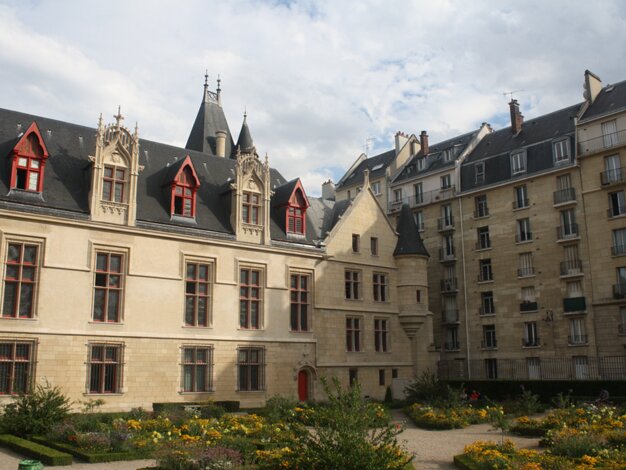 Sens hotel