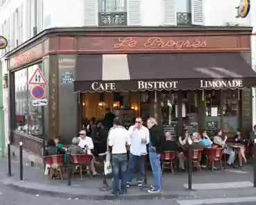 img_3826 A bar in Montmartre.