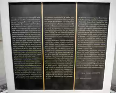 P1190984 Reproduction of Marie-Antoinette's last letter.