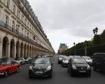 IMG_5398 Rivoli street, across Le Louvre and the Tuileries gardens.