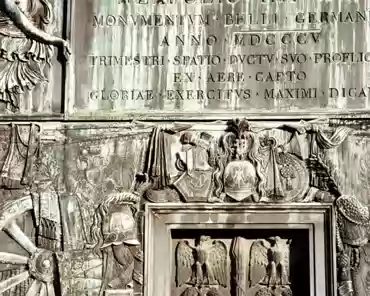26 Vendôme column.