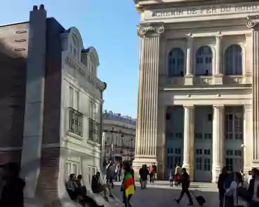20151101_123607 The melting house, symbolizing the effects of global warming, by Leandro Erlich.