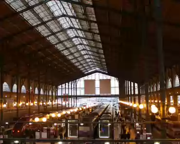 IMG_5756 Inside Gare du Nord: a Thalys train is stationed (left).