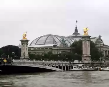 IMG_2146 Alexandre III bridge during the June 2016 flood.