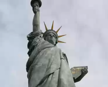img_3538 Replica of the statue of Liberty.