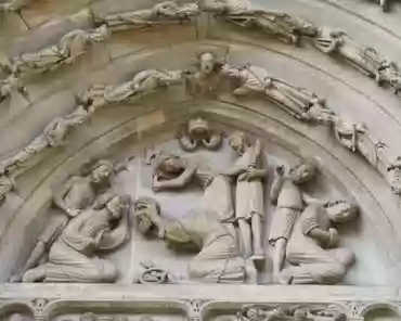 IMG_6662 Saint Denis holding his head.