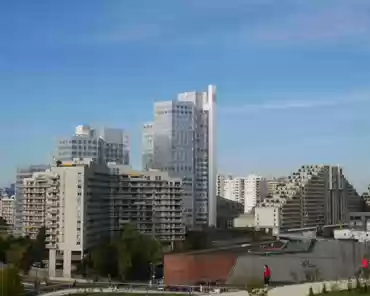 P1060798 Boulogne-Billancourt. CityLights towers (1970s, renovated in 2015).