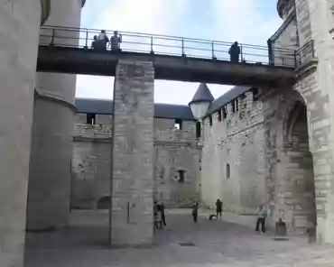 IMG_9385 Footbridge between the chatelet and the keep. It was the only entrance into the keep - it was not possible to enter the keep from the ground floor.
