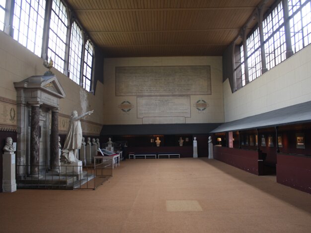 Teal tennis court - salle du jeu de paume