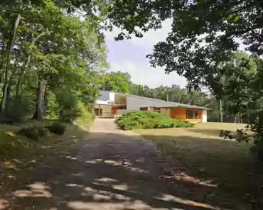 IMG_20220619_170855 Maison Louis Carré, built by Finnish architect Alvar Aalto in 1959 for art collector and reseller Louis Carré. Aalto designed everything including...