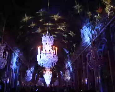 330 Galerie des glaces / mirrors gallery.
