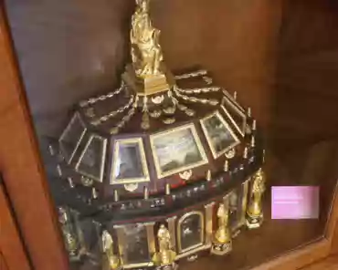 IMG_8690 Reliquary, 19th century, ebony, shell, gilded metal.