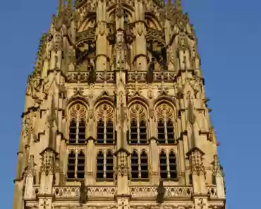 IMG_8038 The southern tower dates back from the 16th century.
