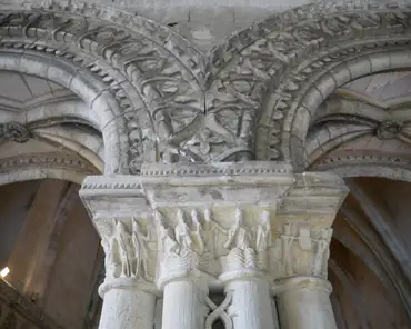 P1180658 Romanesque statues.